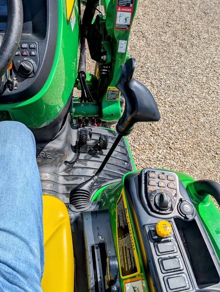USED JOHN DEERE 3039R W/ 48 HOURS