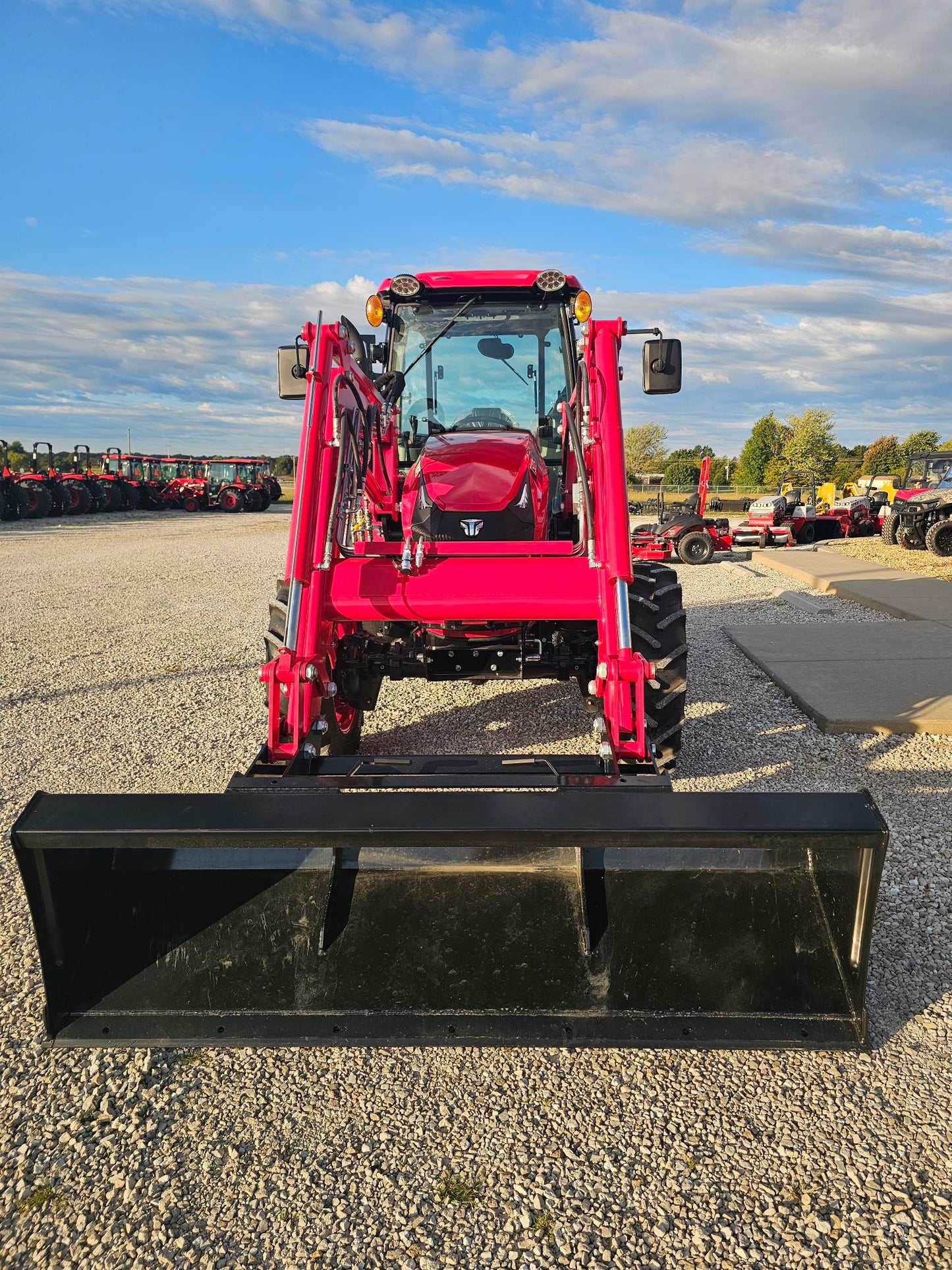 TYM T5075PSC CAB TRACTOR - 74HP, POWER SHUTTLE