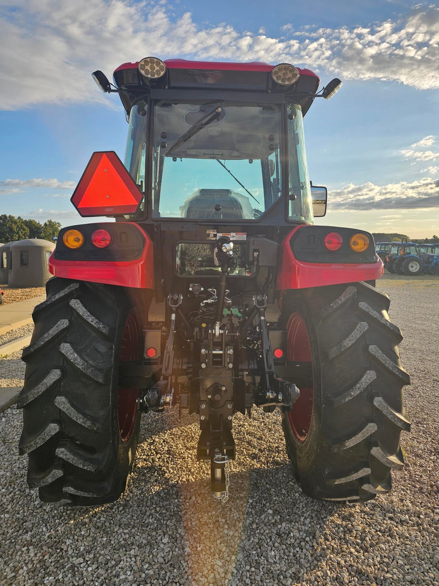 TYM T5075PSC CAB TRACTOR - 74HP, POWER SHUTTLE