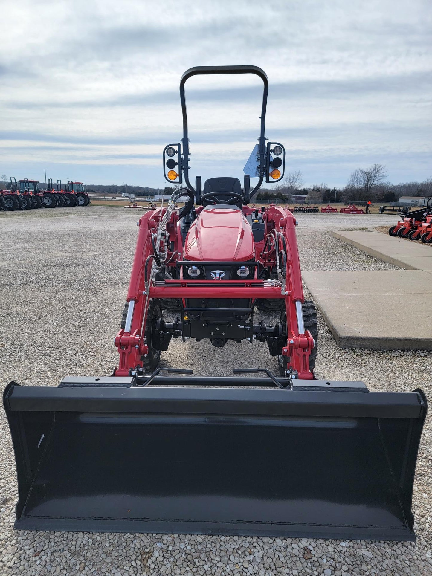 TYM T25 TRACTOR - 24.7HP, HST