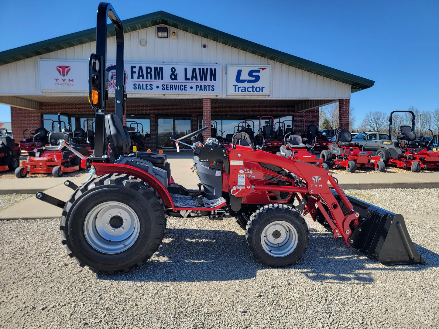 TYM T254 TRACTOR - 23.9HP, HST