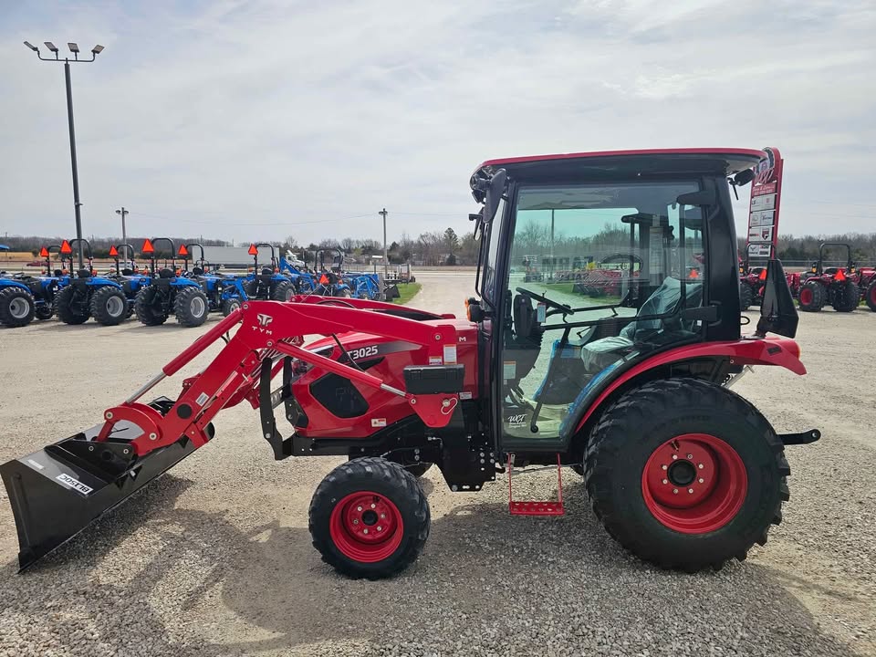 TYM T3025HC CAB TRACTOR, 24 HP, HST