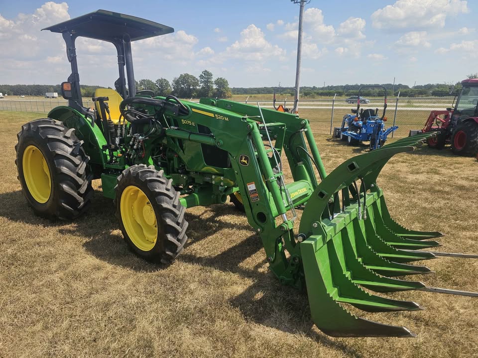 USED JOHN DEERE 5075E, 248 HOURS
