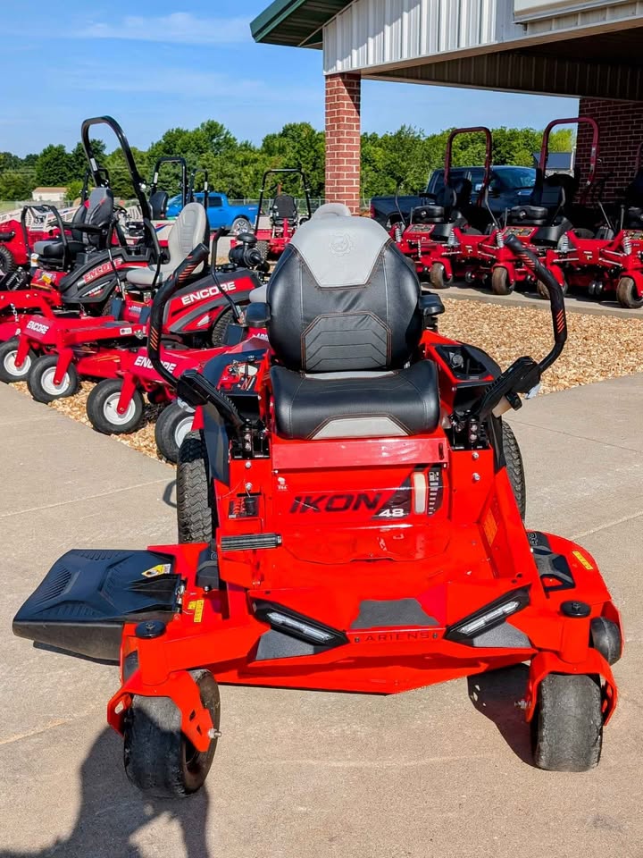 USED - 2023 ARIENS IKON 48"DECK 11 HRS