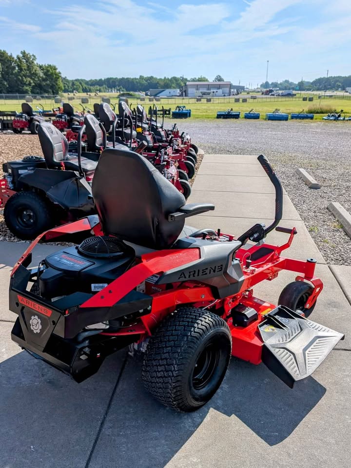 USED - 2023 ARIENS IKON 48"DECK 11 HRS