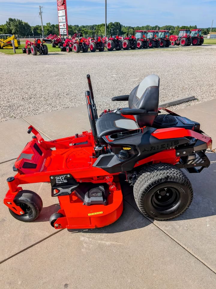 USED - 2023 ARIENS IKON 48"DECK 11 HRS