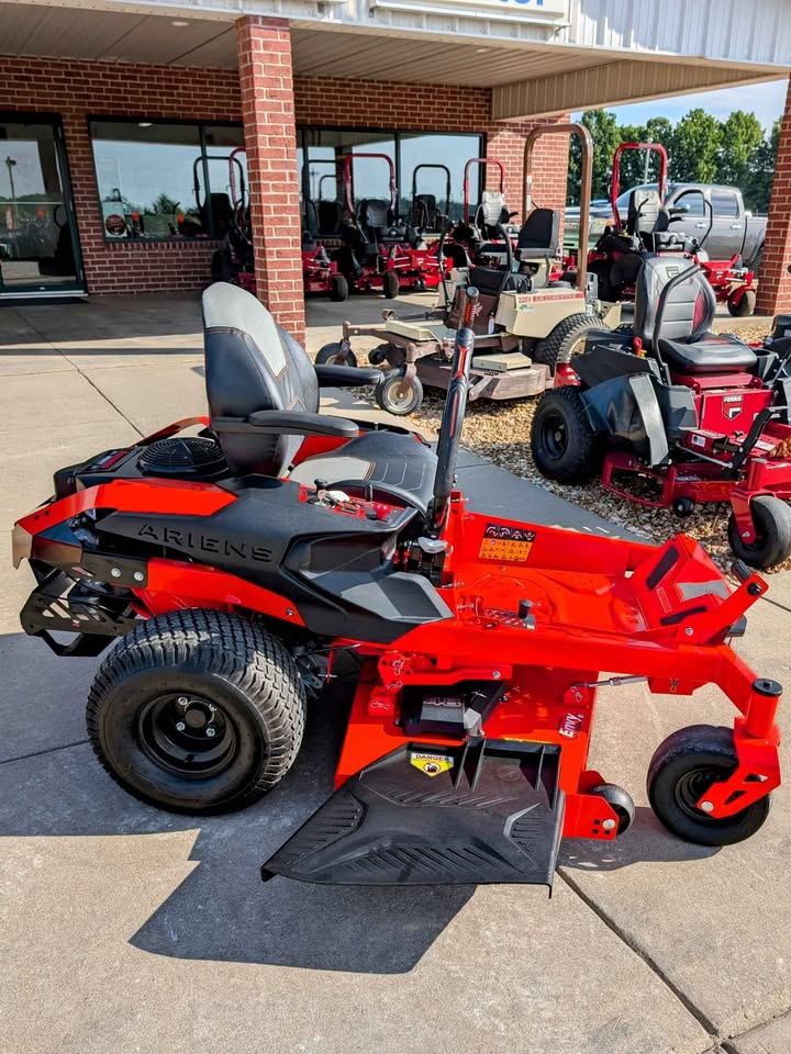 USED - 2023 ARIENS IKON 48"DECK 11 HRS