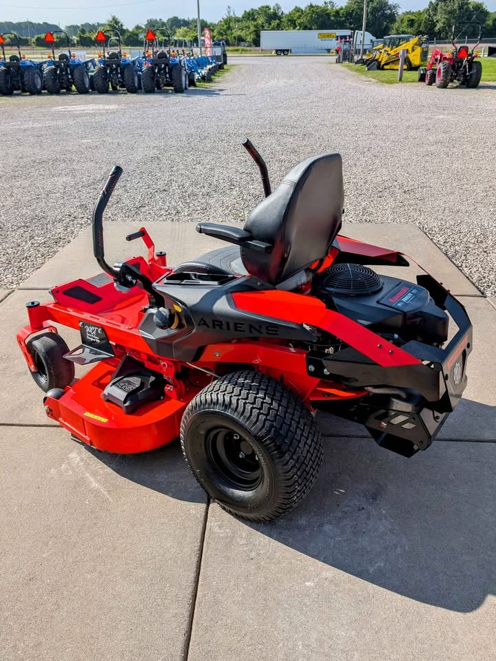 USED - 2023 ARIENS IKON 48"DECK 11 HRS