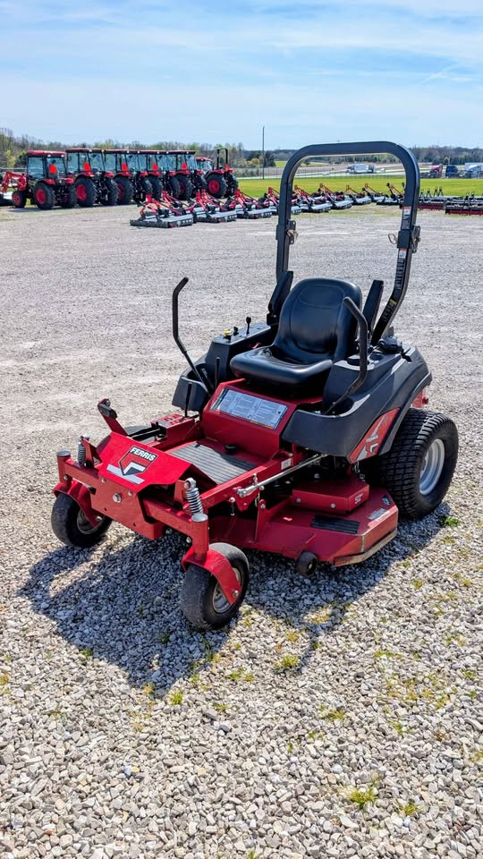(USED) IS700, 27HP BRIGGS (NEW ENGINE),  52" DECK, 418 HRS