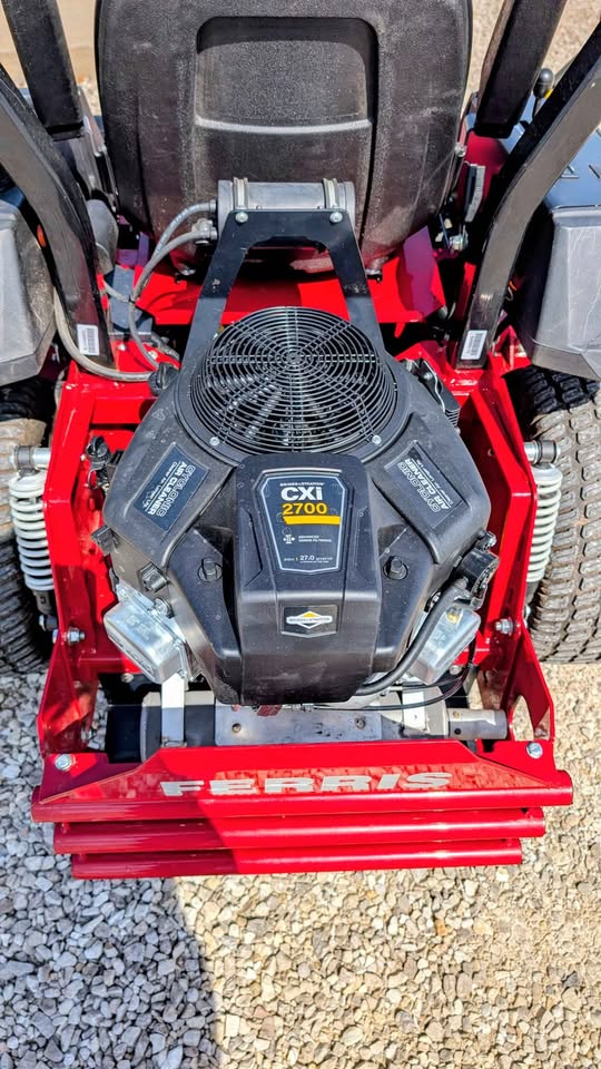 (USED) IS700, 27HP BRIGGS (NEW ENGINE),  52" DECK, 418 HRS