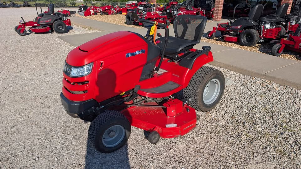 (CONSIGNMENT) SIMPLICITY BROADMOOR SERIES LAWN TRACTOR 52" DECK 25HP BRIGGS - CONSIMP_LAWN TRACTOR