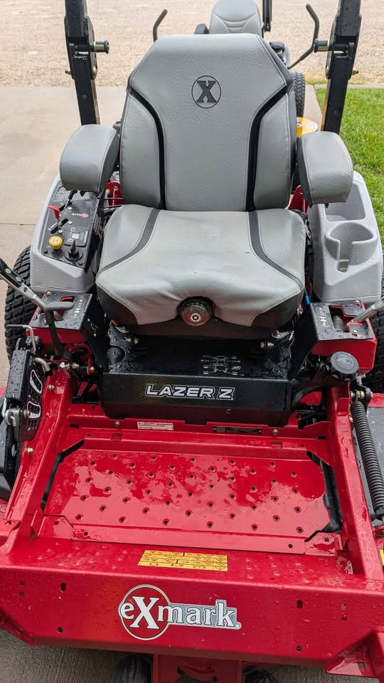 (USED) EXMARK X-Series Lazer Z 60" Deck 25.5HP Kawasaki - LZX801GKA60600