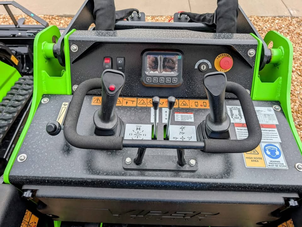 VIPER LOADERS MINI SKID - V1300X