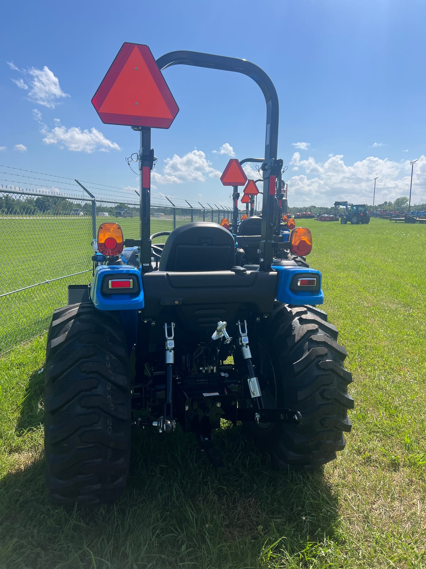 LS TRACTOR MT242E – 42.5HP, GEAR