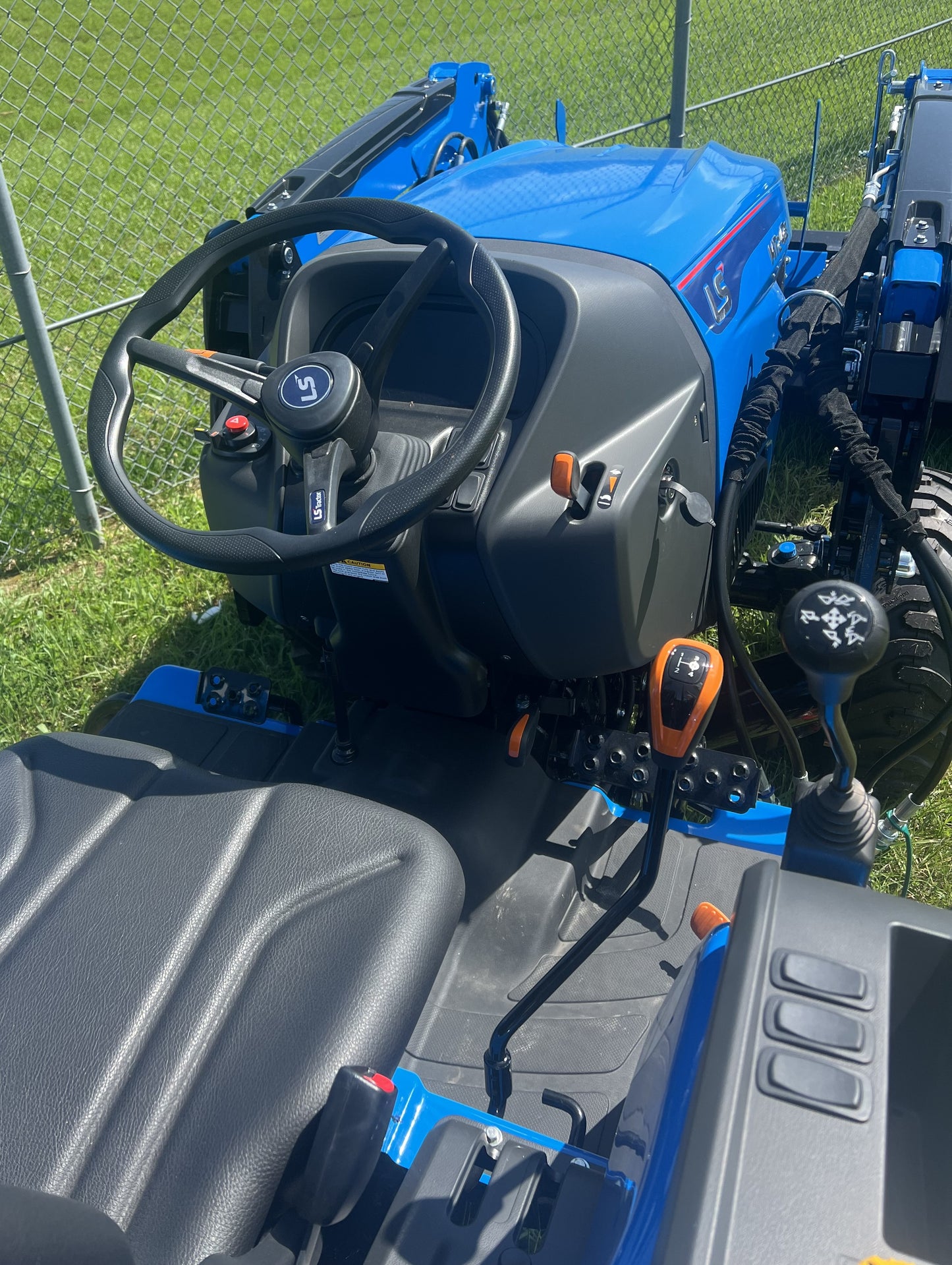 LS TRACTOR MT242E – 42.5HP, GEAR