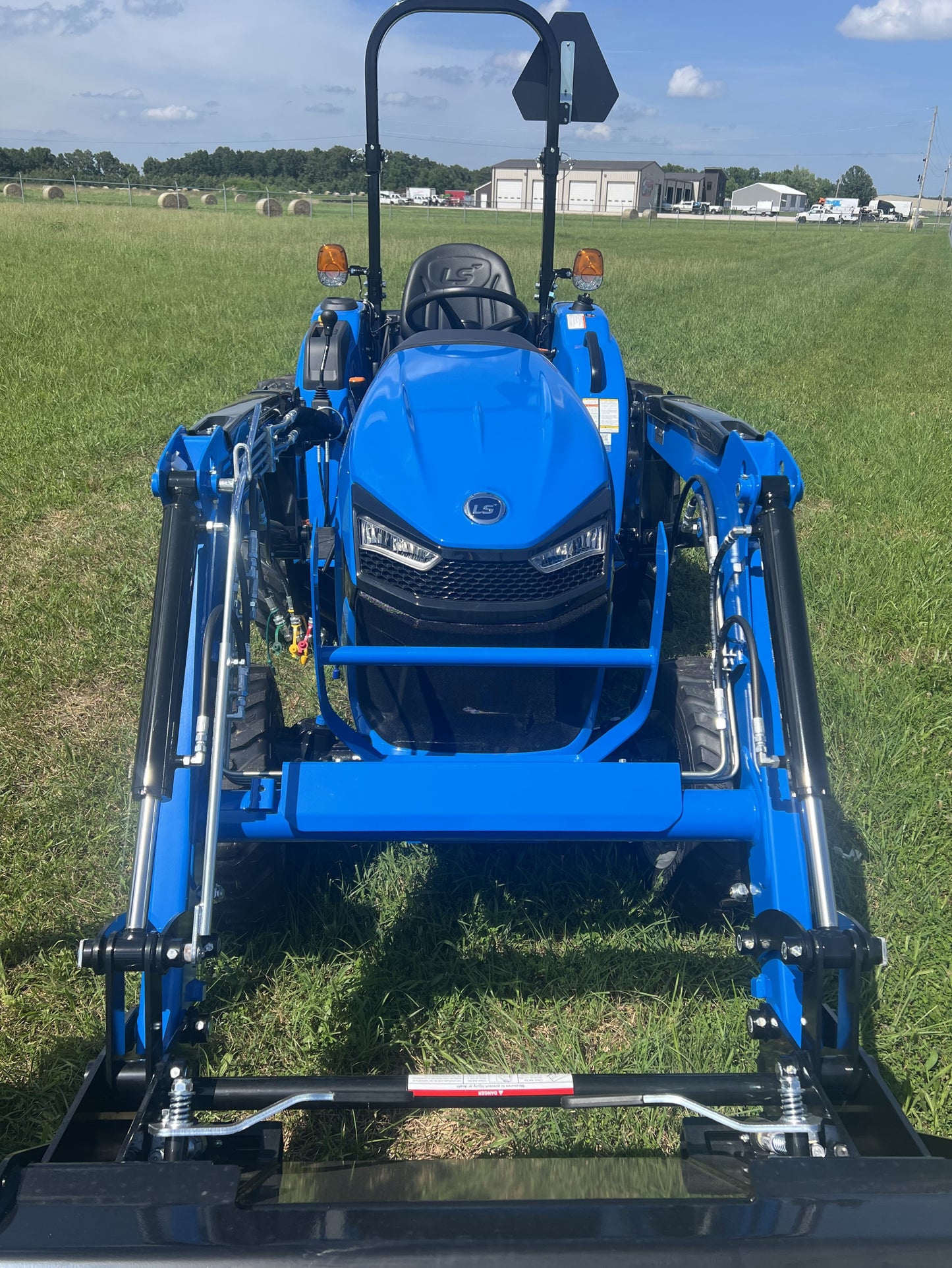 LS TRACTOR MT242E – 42.5HP, GEAR