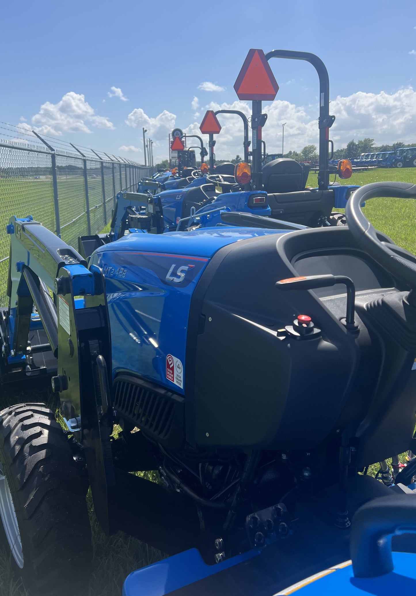 LS TRACTOR MT242E – 42.5HP, GEAR