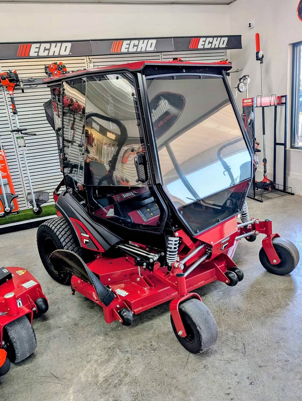 USED FERRIS ISX3300,31 HOURS, CURTIS CAB, 40HP - CONFER_ISX3300