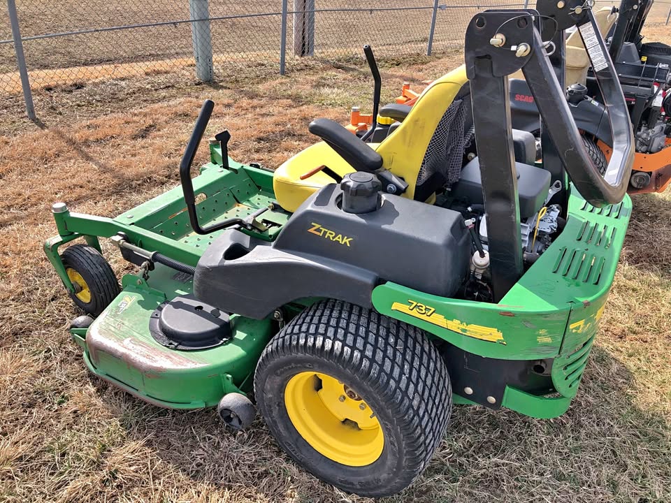USED John Deere 737 23 HP, LOW HOURS, 60" Deck, Parker Ross TF15 Transmission