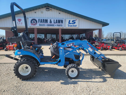 LS TRACTOR MT122 – 21.5HP HST