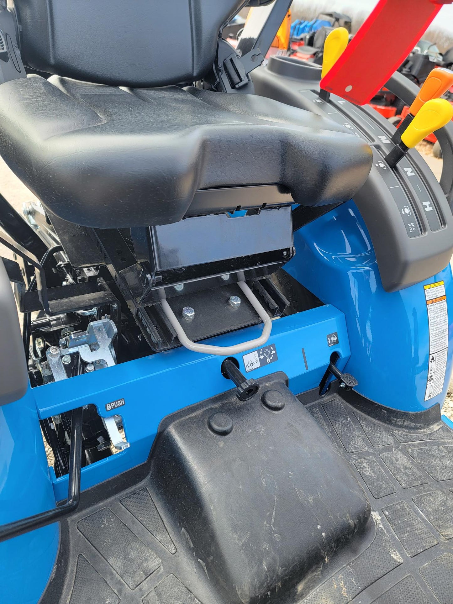 LS TRACTOR USA MT225S HST