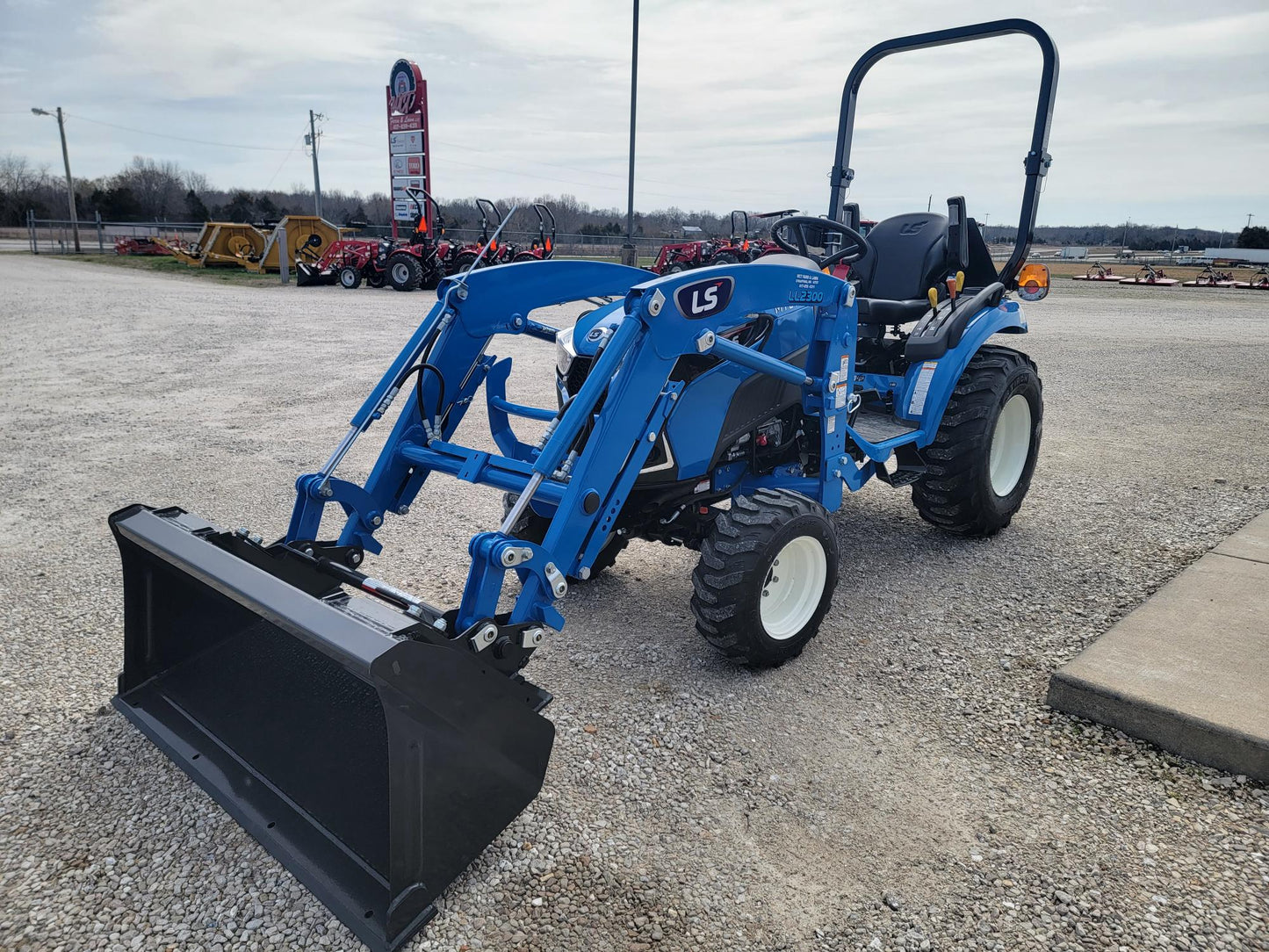 LS TRACTOR USA MT225S HST