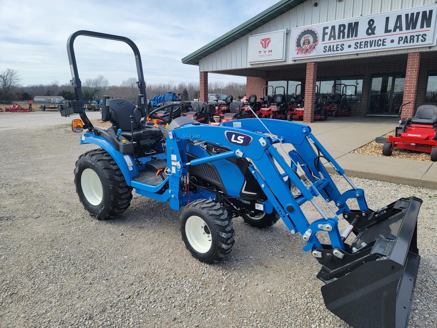 LS TRACTOR USA MT225S HST