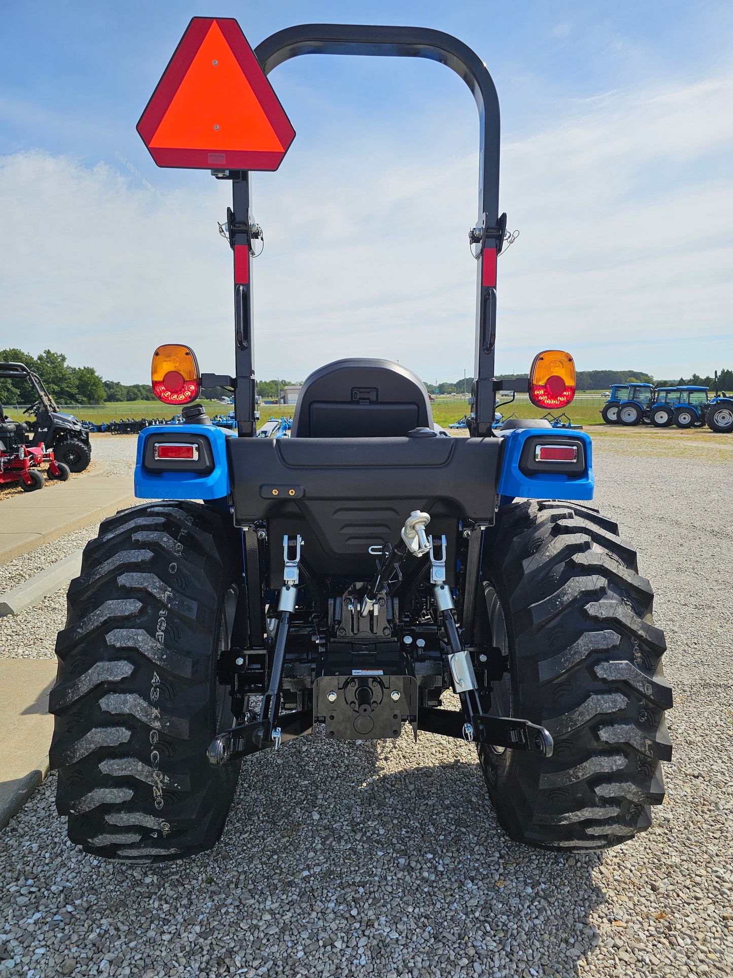 LS TRACTOR MT226HE – 24.6HP HST