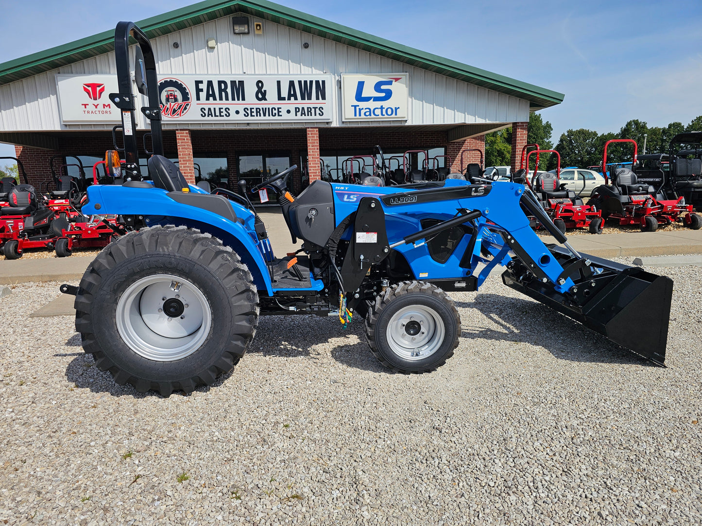 LS MT226HE 24.6HP, HYDRO, 4WD, DIESEL TRACTOR