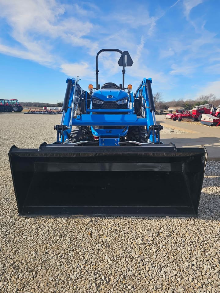 LS TRACTOR USA MT232H, 31.7hp