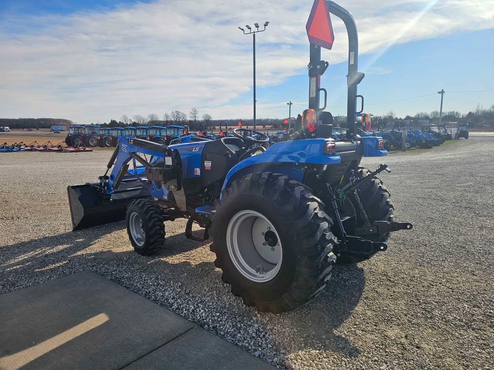 LS TRACTOR USA MT232H, 31.7hp