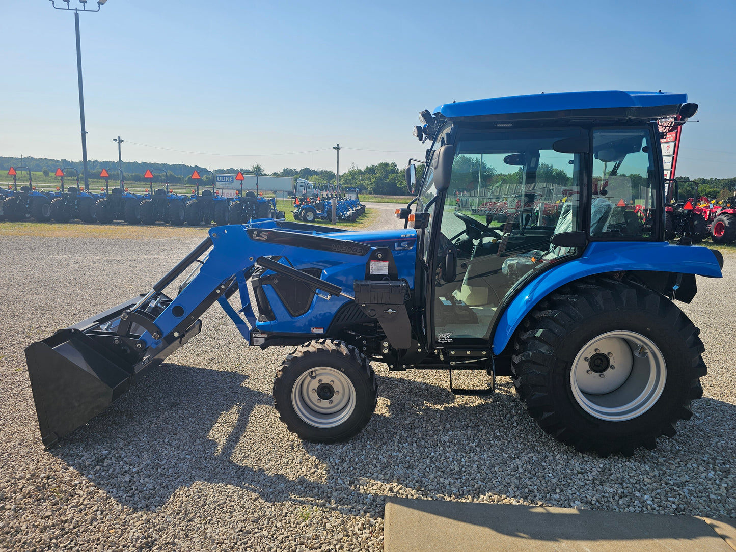 LS TRACTOR MT232HC CAB - 31.7HP HST