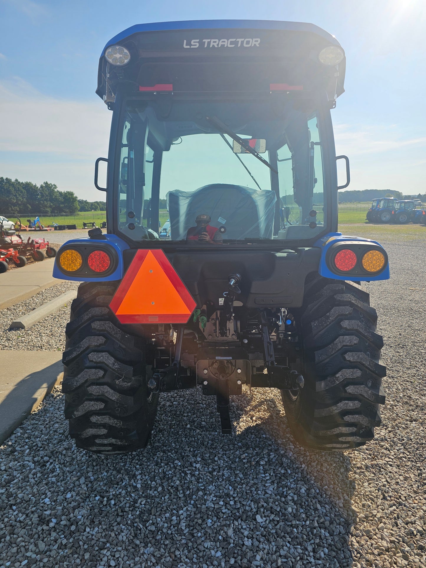 LS TRACTOR MT232HC CAB - 31.7HP HST