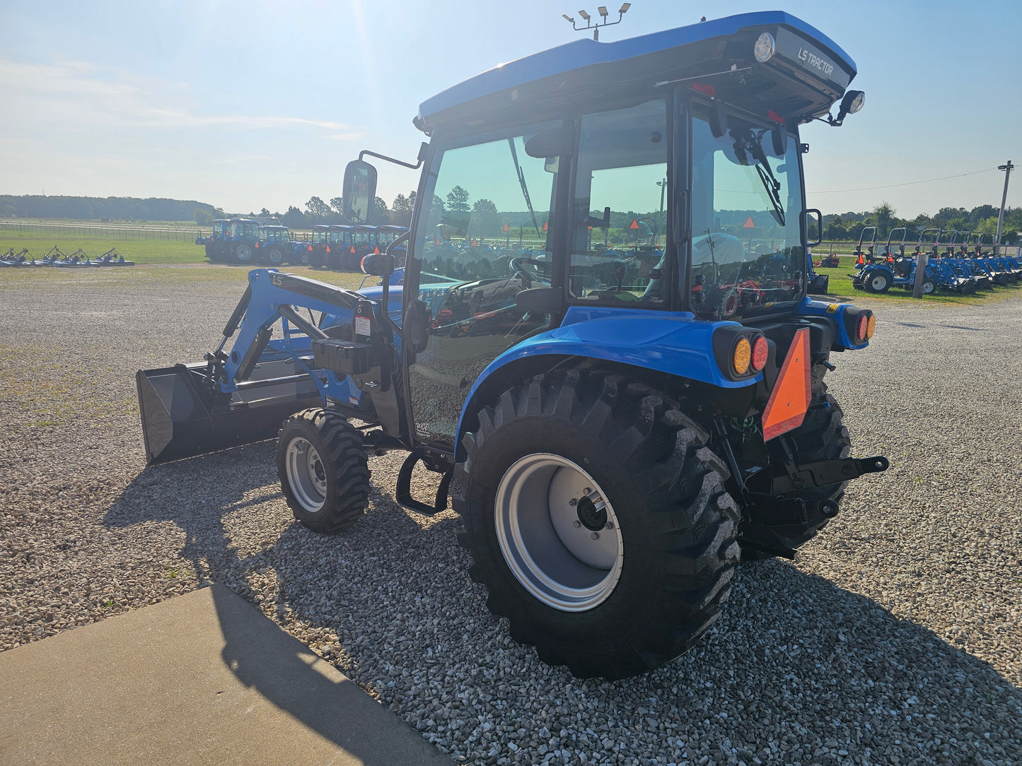 LS TRACTOR MT232HC CAB - 31.7HP HST
