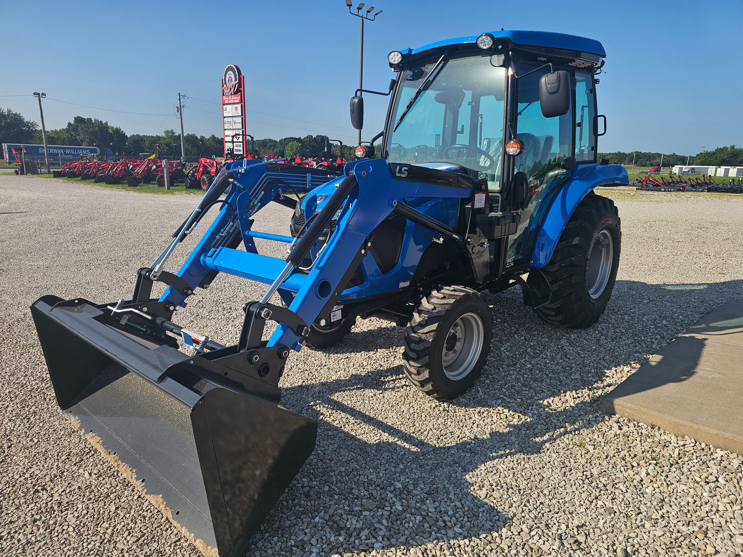 LS TRACTOR MT232HC CAB - 31.7HP HST