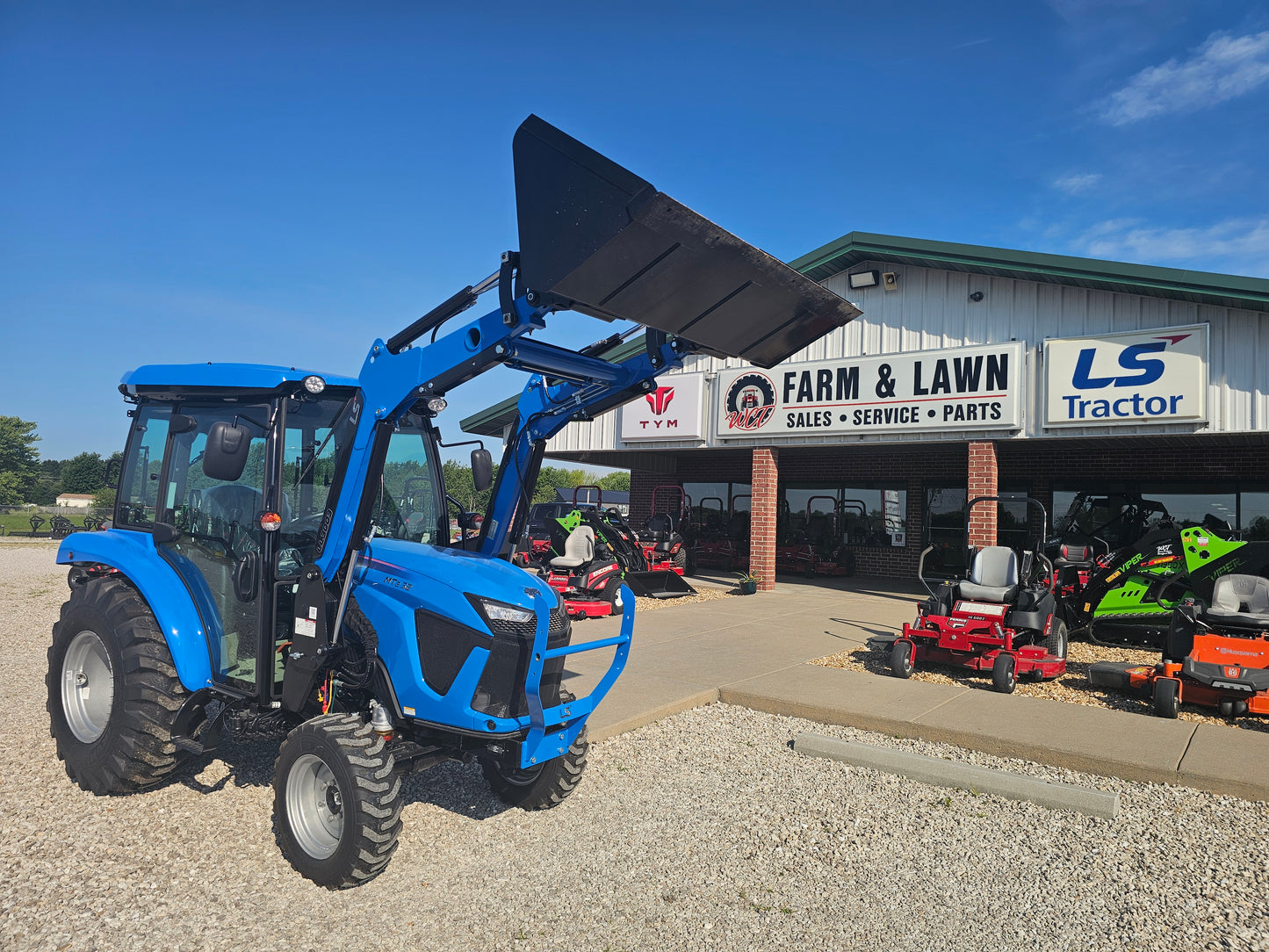 LS TRACTOR MT232HC CAB - 31.7HP HST