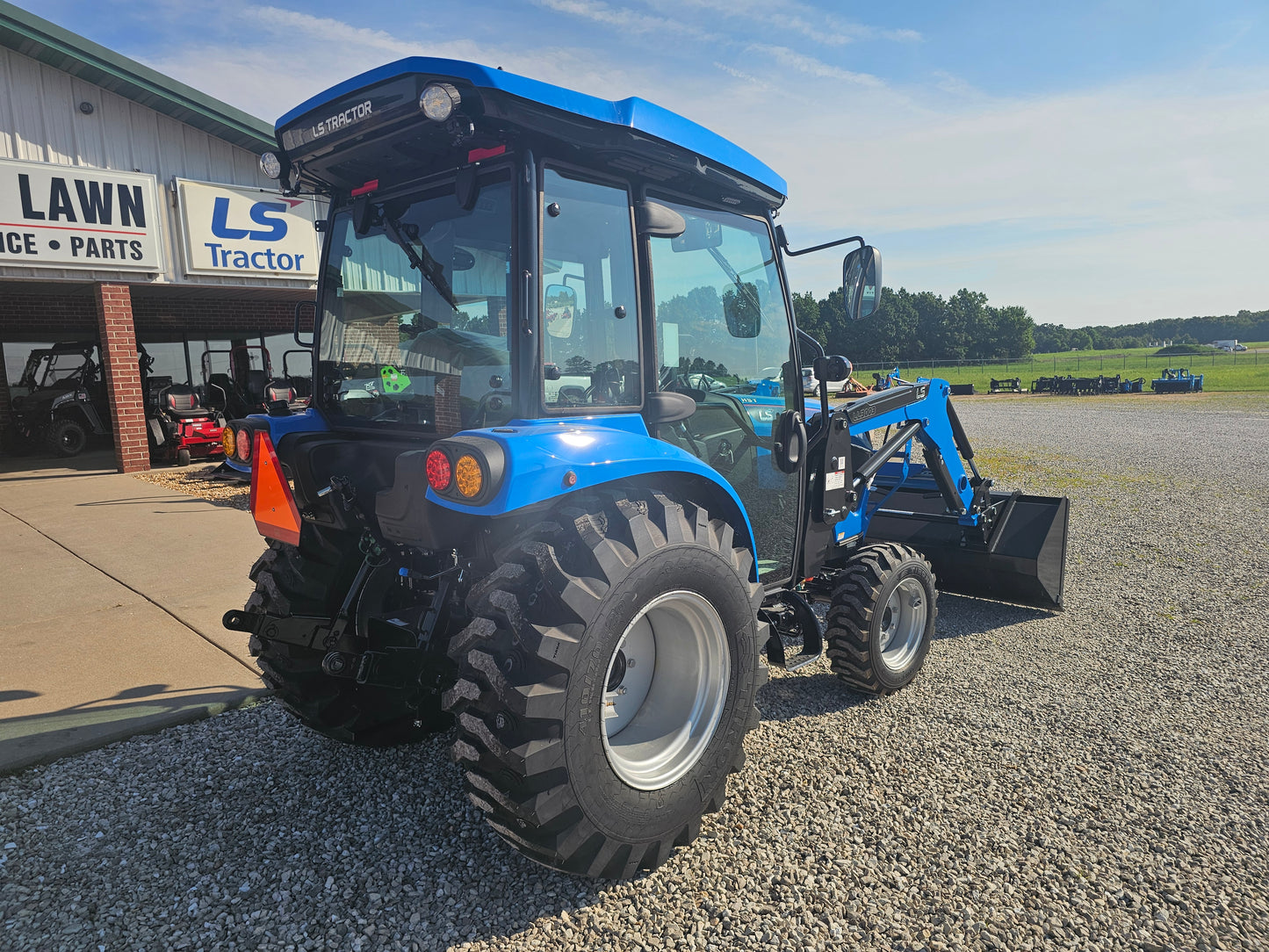LS TRACTOR MT232HC CAB - 31.7HP HST