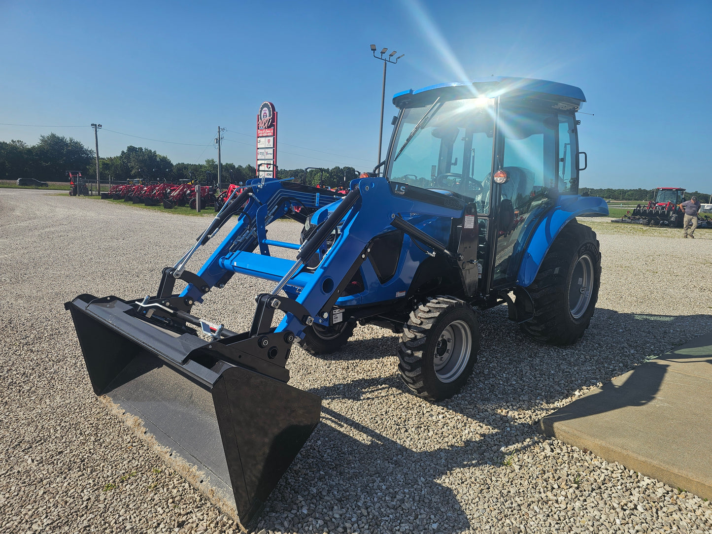 LS TRACTOR MT232HEC CAB - 31.7HP HST