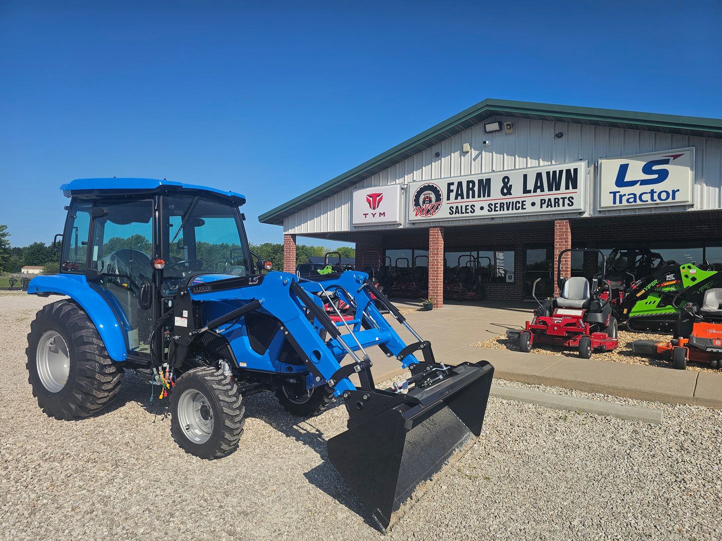 LS TRACTOR MT232HEC CAB - 31.7HP HST