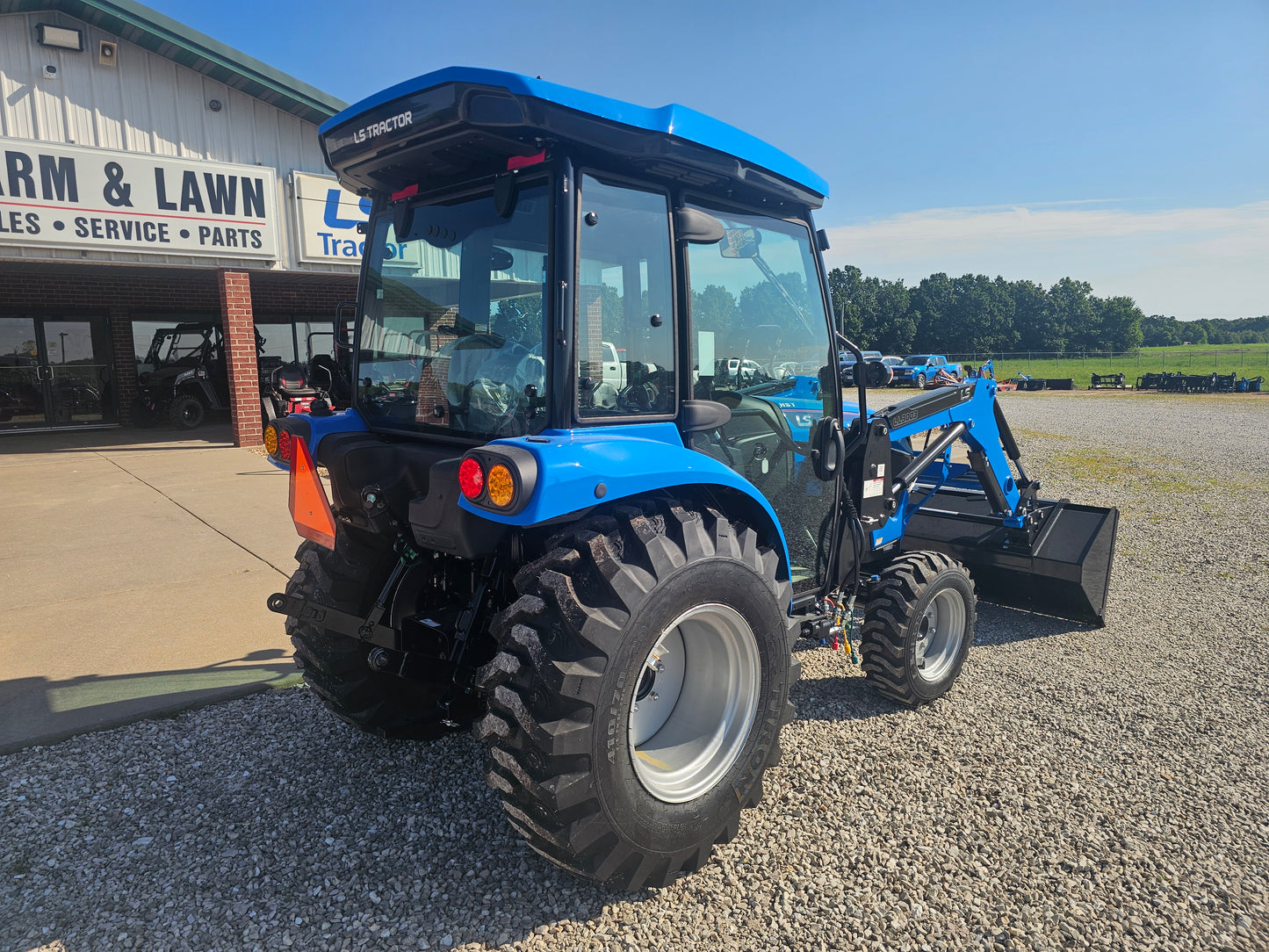 LS TRACTOR MT232HEC CAB - 31.7HP HST