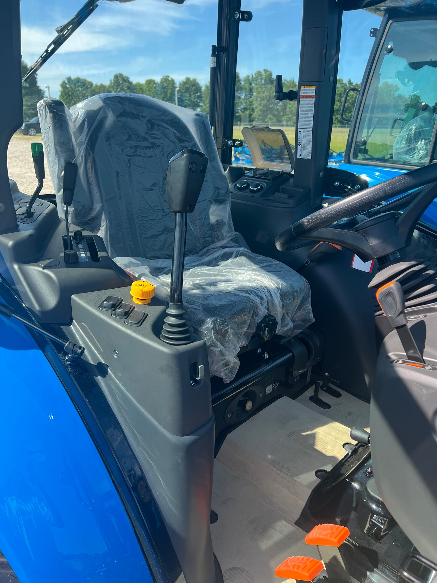 LS TRACTOR MT232HC CAB - 31.7HP HST
