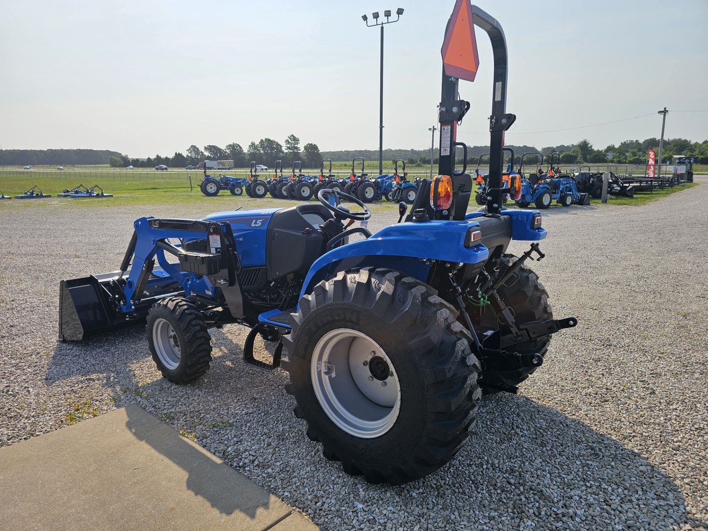 LS TRACTOR USA MT242H, 42HP