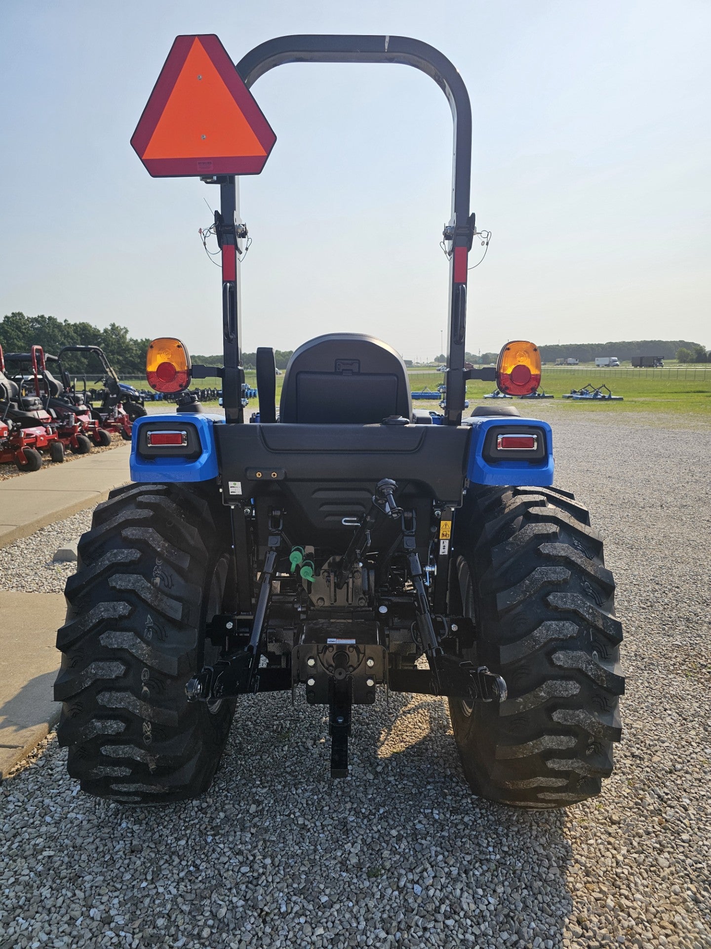 LS TRACTOR USA MT242H, 42HP