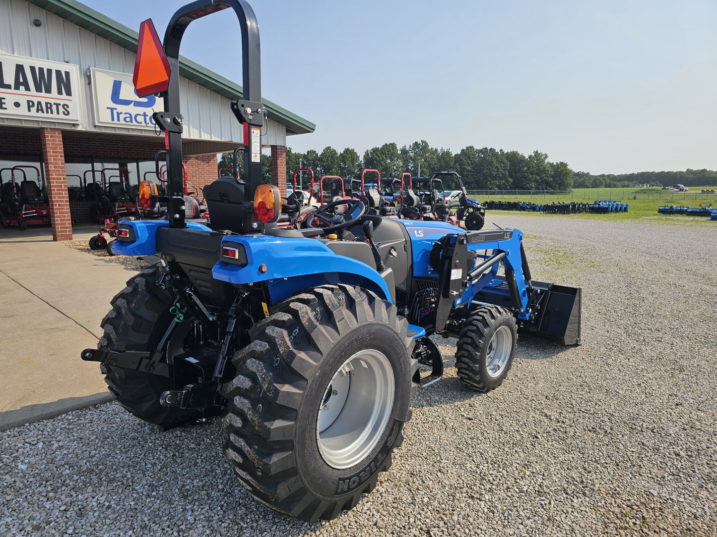LS TRACTOR USA MT242H, 42HP