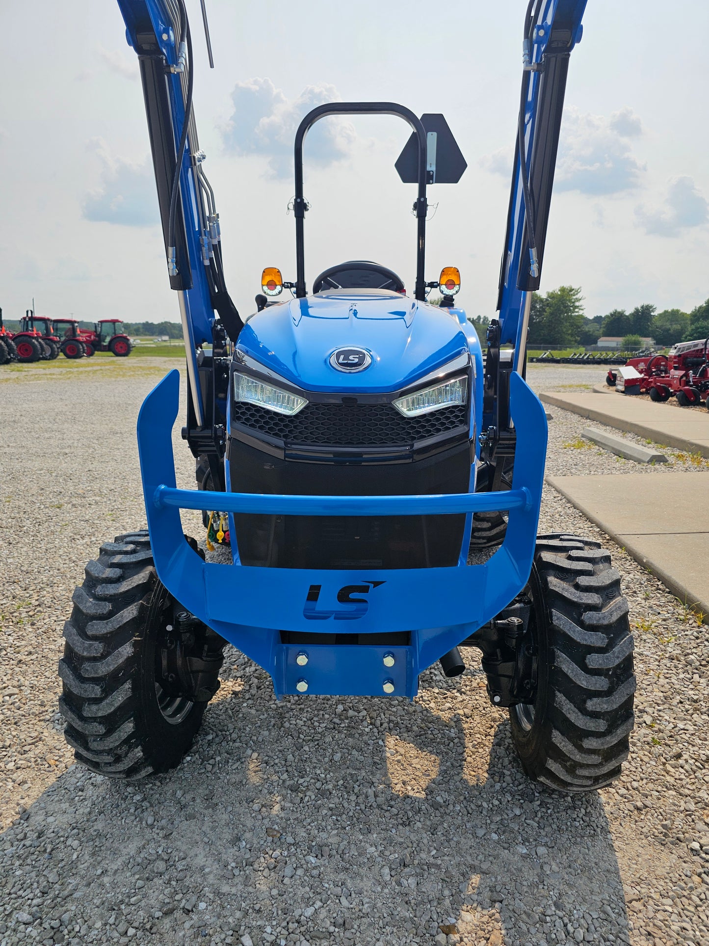 LS TRACTOR MT242HE – 42.5HP, HST