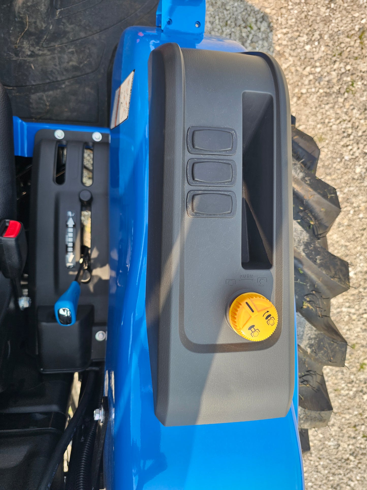 LS TRACTOR MT242HE – 42.5HP, HST