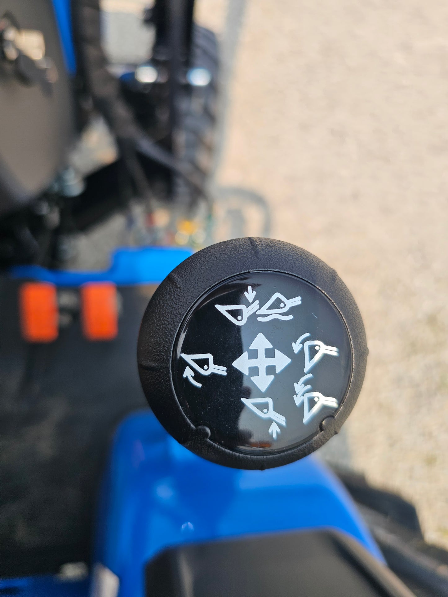 LS TRACTOR MT242HE – 42.5HP, HST