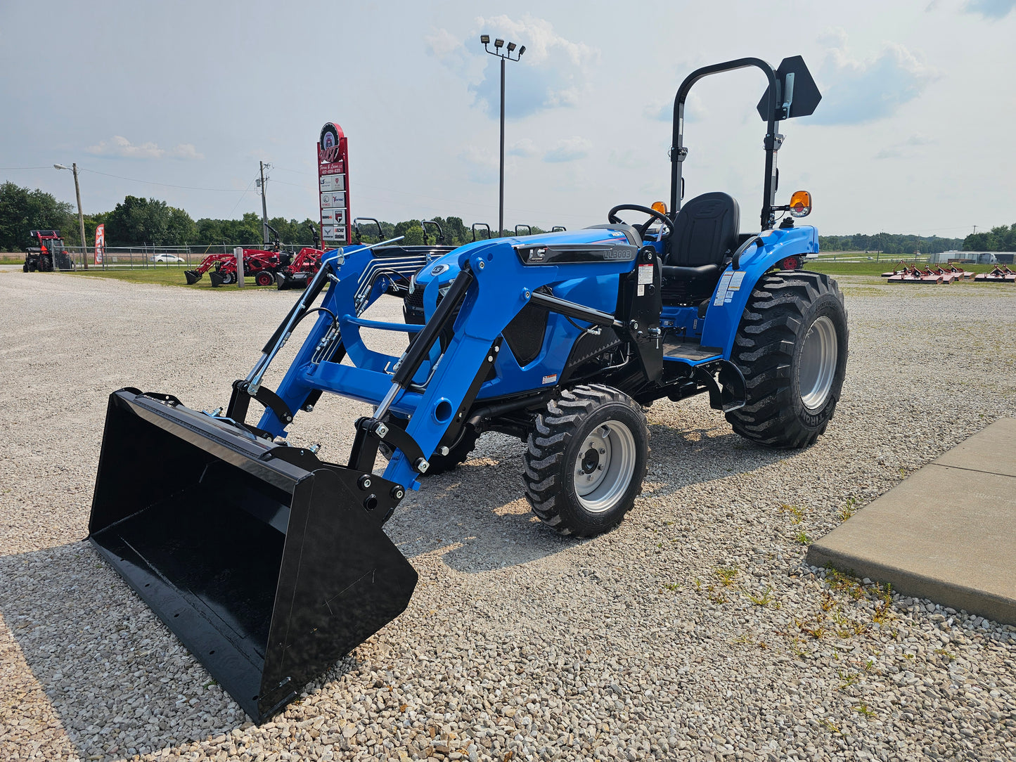 LS TRACTOR MT242HE – 42.5HP, HST