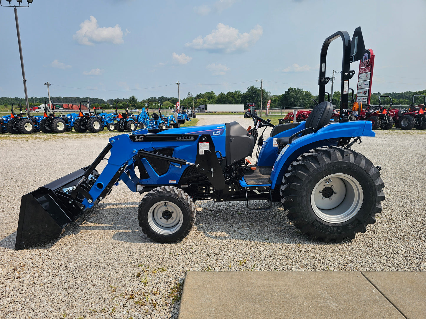 LS TRACTOR MT242HE – 42.5HP, HST
