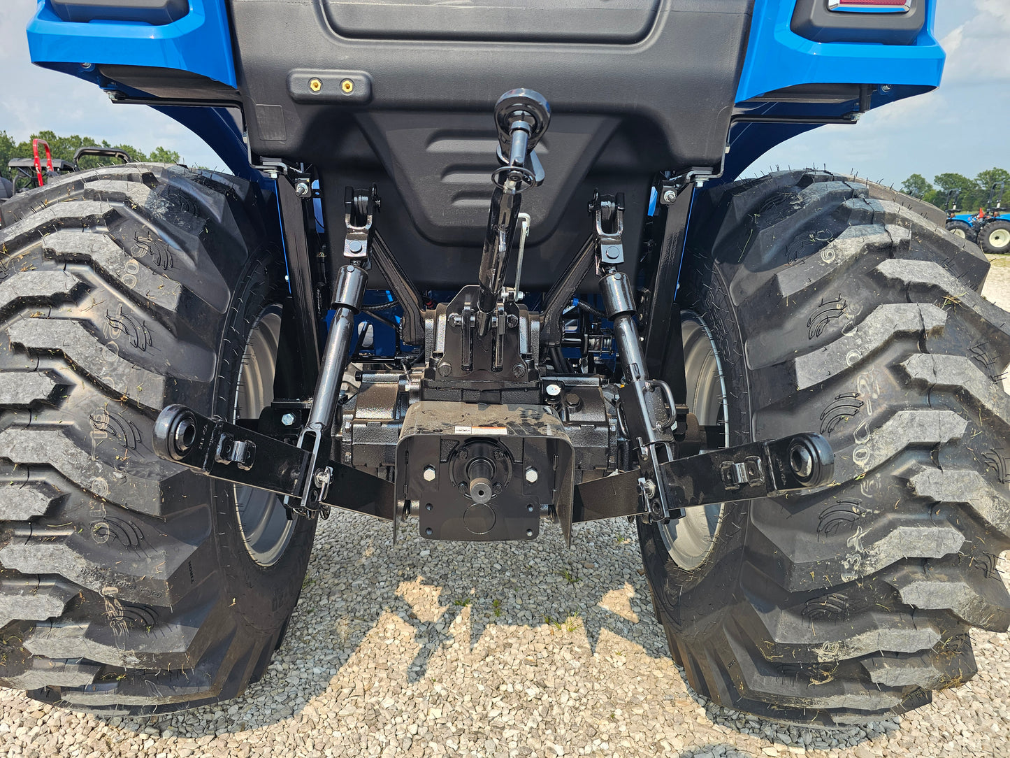 LS TRACTOR USA MT232HE